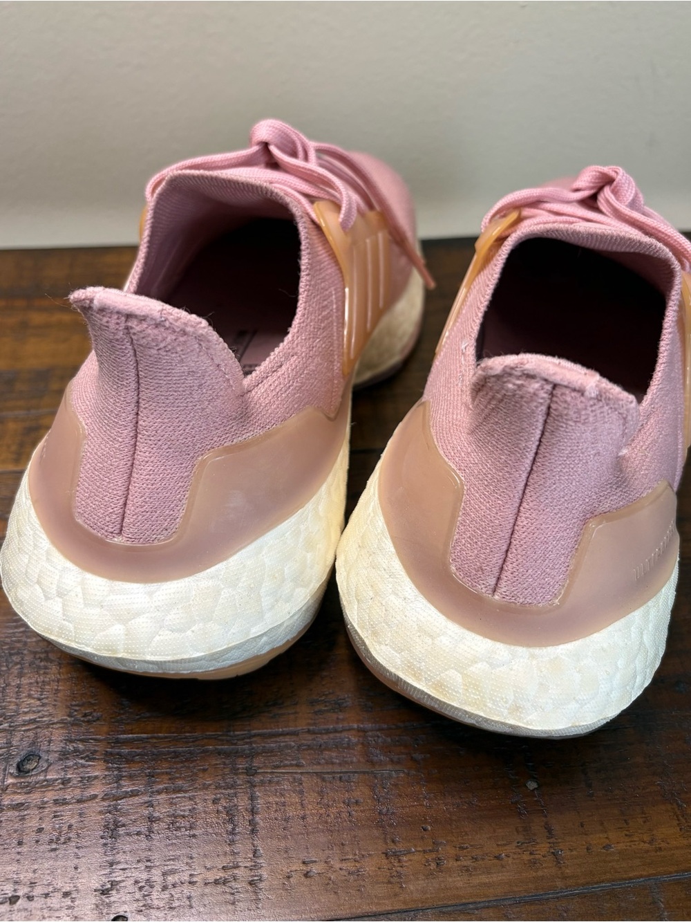 Women’s Size 6 Adidas Ultra Boost 22 Running Shoes In Wonder Mauve Colorway - Picture 7 of 11